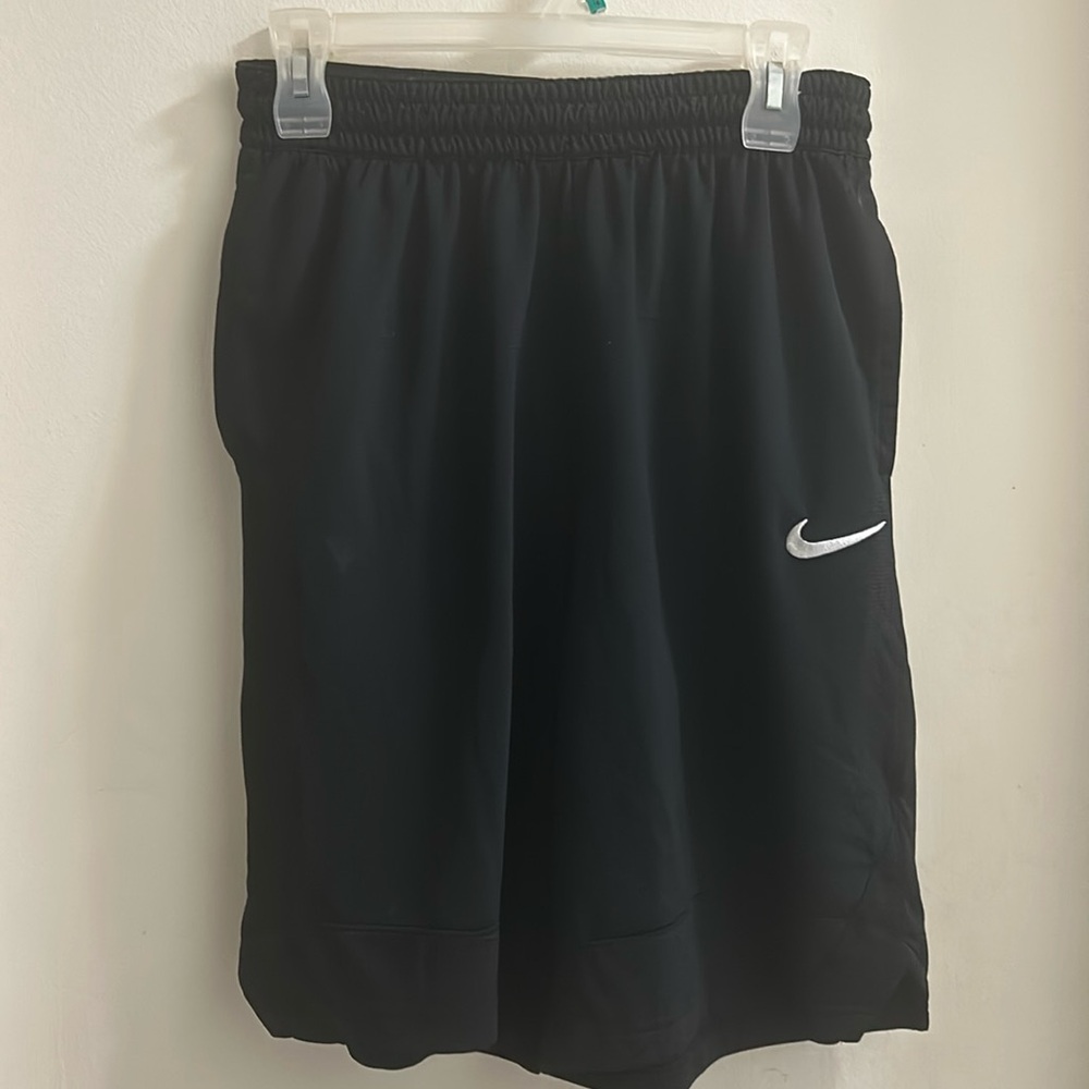 Men’s Nike dri-fit basketball shorts